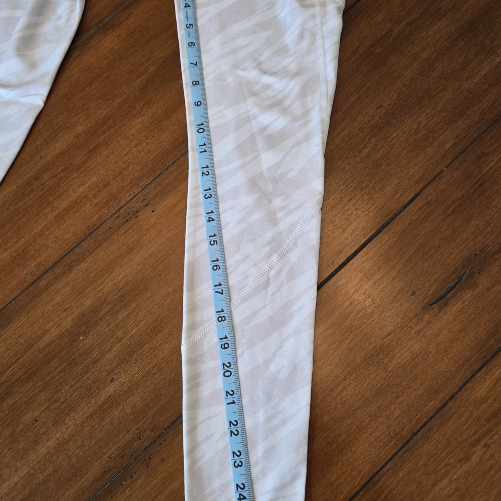Scorpio Sol White Patterned Leggings - Picture 7 of 8